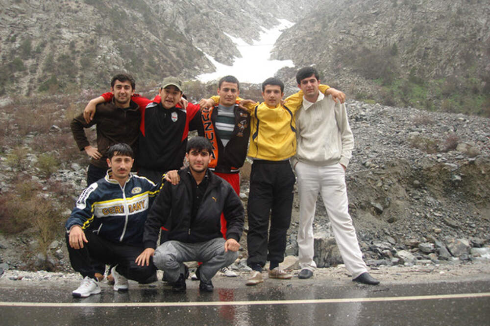 Погода в рашт таджикистан на 10. Адрасман Таджикистан горы. Раштский район Таджикистан гарм. Гарм Рашт Таджикистан. Таджикистан гарм Рашт гори.