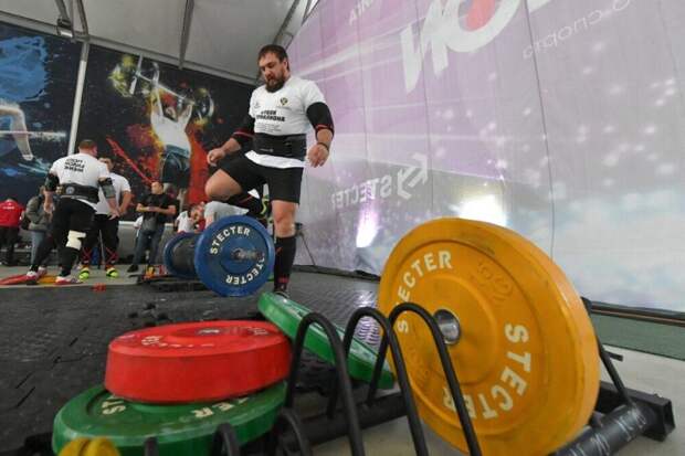 Врач объяснила, чем опасны для сердца силовые тренировки