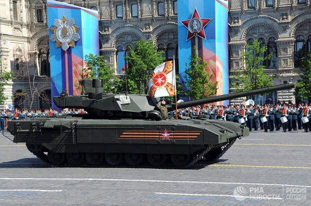 Танк Т-14 на гусеничной платформе Армата во время военного парада на Красной площади в честь 71-й годовщины Победы в Великой Отечественной войне 1941-1945 годов