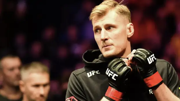 Нганну заявил, что Волков избегает боя с ним