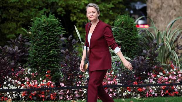 Новая глава МИД Британии намерена посетить Киев