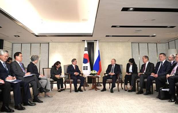 Путин провел на саммите АСЕАН ряд двусторонних встреч