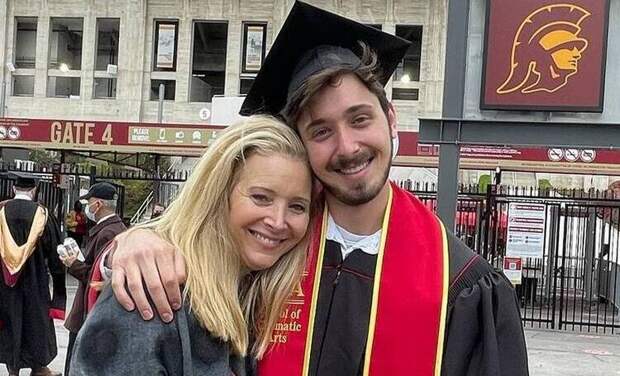 Лиза Кудроу, Сара Джессика Паркер и другие звездные родители отпраздновали выпускной своих детей