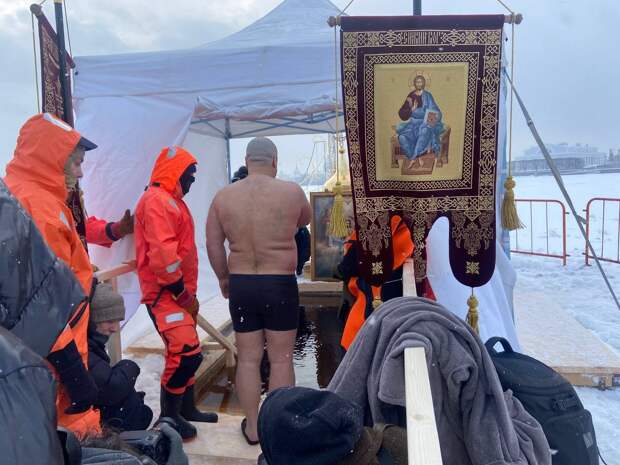 Петербургские спасатели назвали места с купелями на Крещение