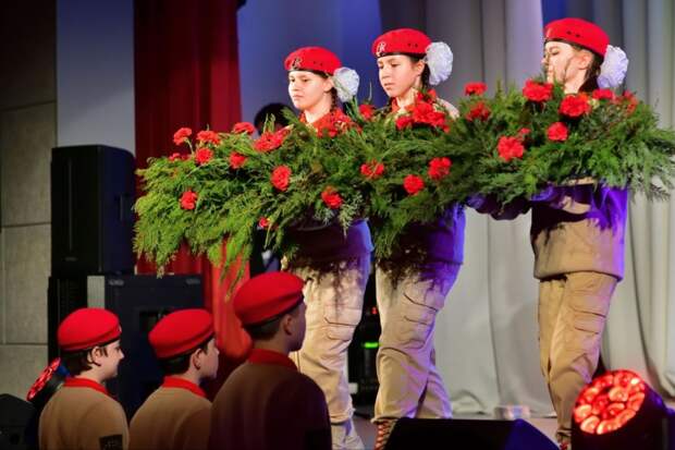 В Майкопе на площадке Детской школы искусств №6 прошло памятное мероприятие «Неугасима память поколений»