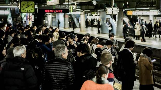 Правила японского метро: шуметь нельзя, мобильные - в беззвучный режим