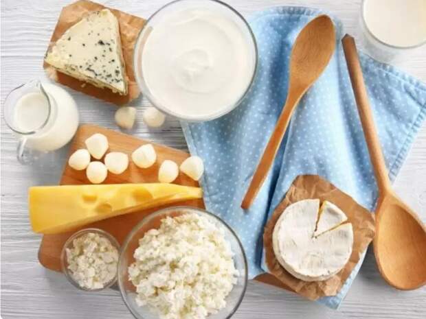 Нездоровые продукты для кожи лица, которые могут вызвать акне: от конфет до фастфуда