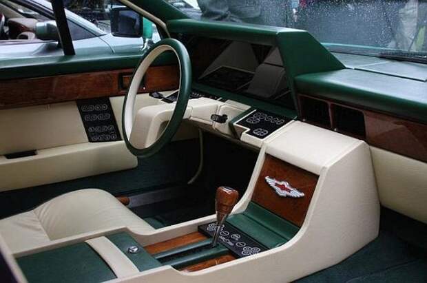 Aston Martin Lagonda автодизайн, интерьер, руль
