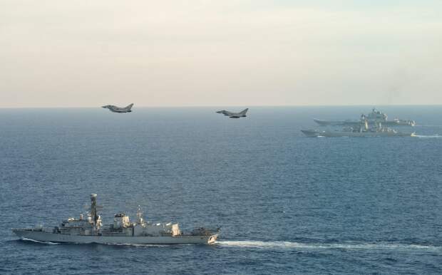 Военные моряки рассказали Путину о недружественном поведении кораблей НАТО
