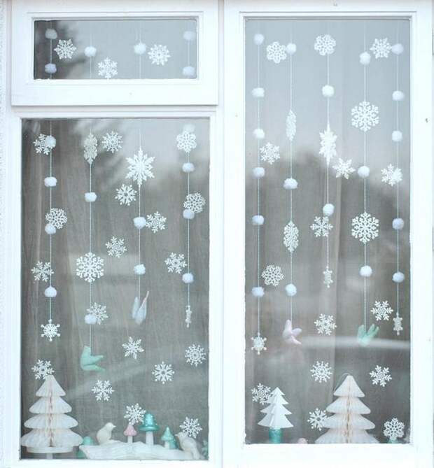 Новогоднее украшение окна.