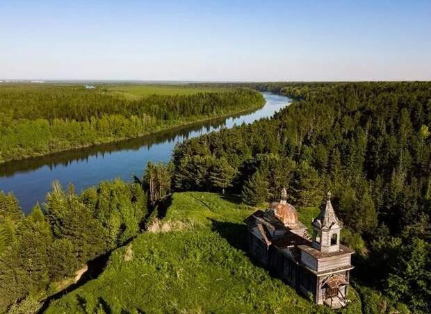 Старинную церковь из «Сибериады» Кончаловского перенесут из деревни в Томск