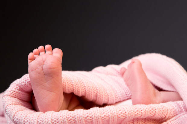 РИА Новости: в новокузнецком роддоме ребенка потеряла женщина после пятого ЭКО