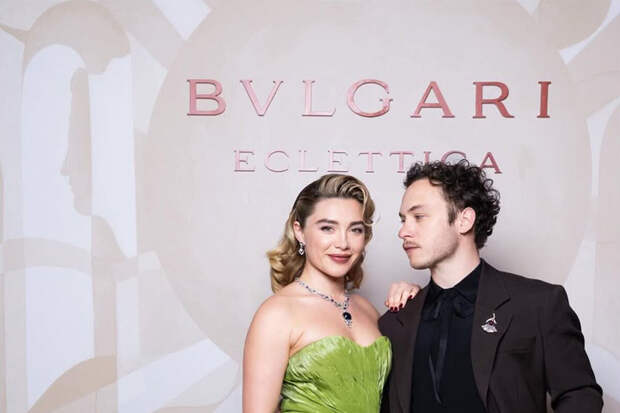 Актриса Флоренс Пью впервые выложила фото с возлюбленным Финном Коулом