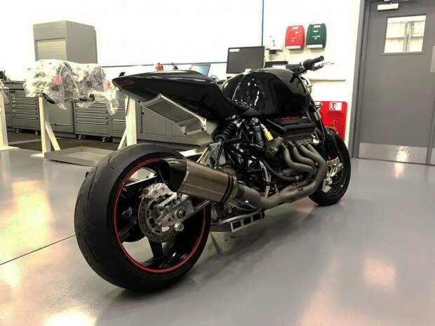 Eisenberg V8: 480-сильный мотоцикл с двумя моторами Suzuki Hayabusa
