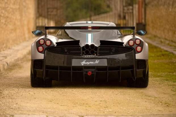 Двухдверный гиперкар от Pagani Automobili (17 фото)