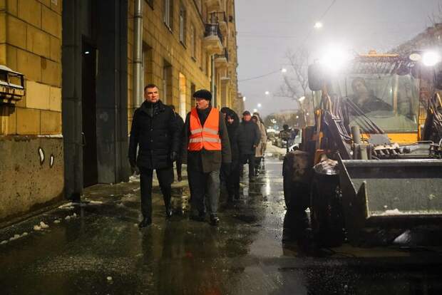 Евгений Разумишкин проверил, как убирают снег в Московском районе Петербурга