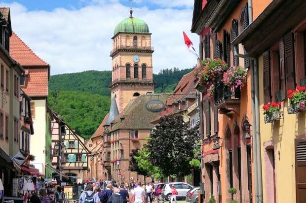 После победы в конкурсе «Любимая деревня Франции» в 2017 году, Кайзерсберг превратился в туристическую достопримечательность Эльзаса. | Фото: irishaiyura.livejournal.com.