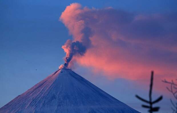 Пейзажи с вулканом Ключевская сопка (10 фото)
