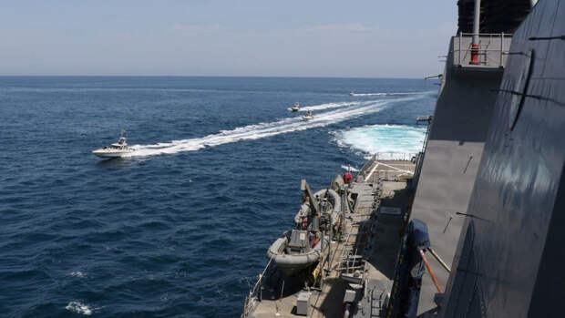 Иран объявил о военных учениях с боевыми стрельбами в Ормузском проливе