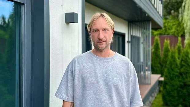 «Почти не моргает»: Евгений Плющенко столкнулся с осложнениями после пластики