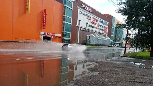 Улицы Барнаула затопило после дождя