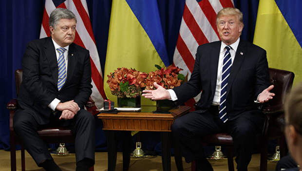 Президент Украины Петр Порошенко и Президент США Дональд Трамп на Генеральной Ассамблее ООН в Нью-Йорке. 21 сентября 2017 Президент Украины Петр Порошенко и Президент США Дональд Трамп на Генеральной Ассамблее ООН в Нью-Йорке. 21 сентября 2017