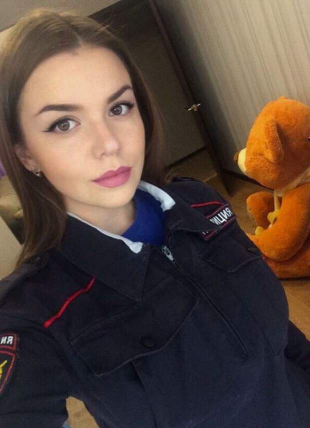 Очаровательные девушки на службе нашей полиции (9 фото)
