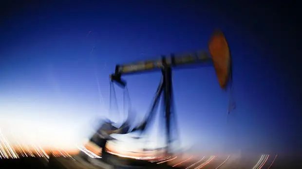 Мировые цены на нефть снижаются в ходе торгов