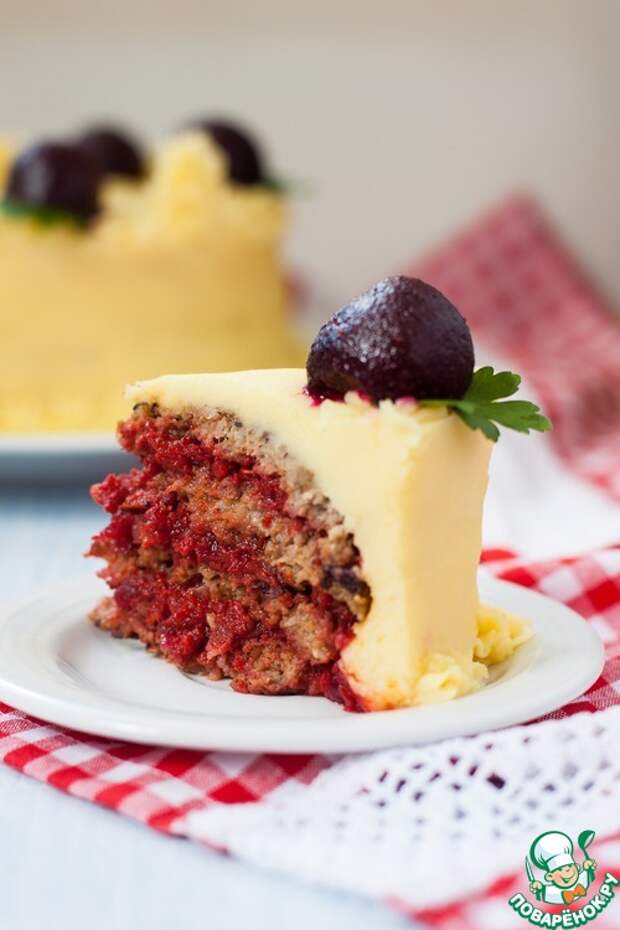 Мясной  торт - не забудьте предупредить ваших гостей, что он не сладкий...
