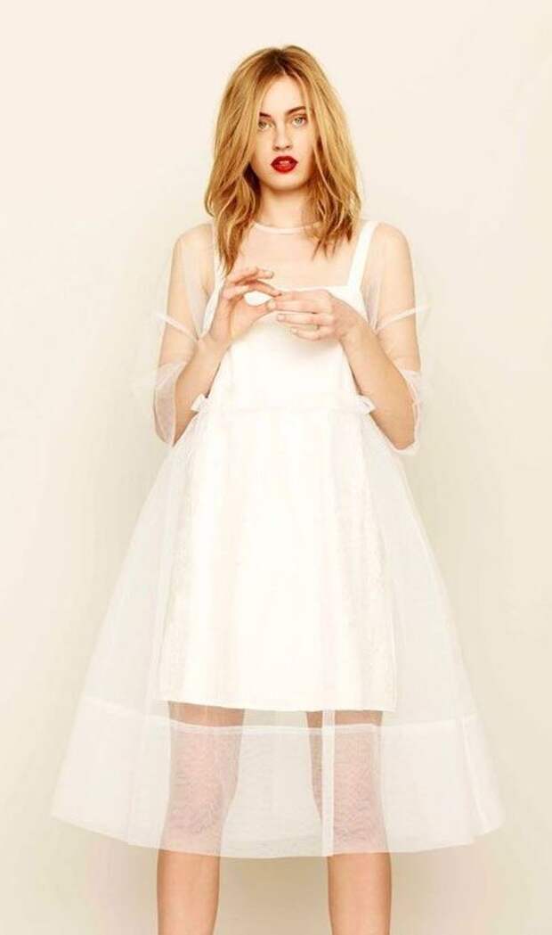 Белое платье с фатином