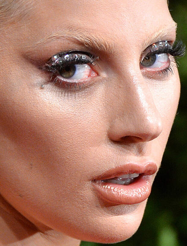 Леди Гага знаменистоти, лицо