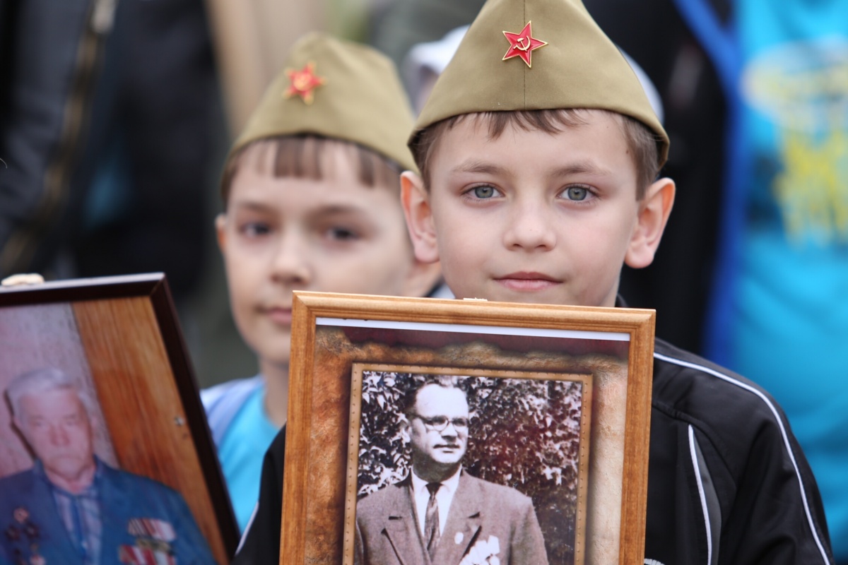 Каждый год 9 мая родственники погибших на войне собираются в бессмертный полк — стать частью движения можете и вы Каждый год 9 мая родственники погибших на войне собираются в бессмертный полк — стать частью движения можете и вы