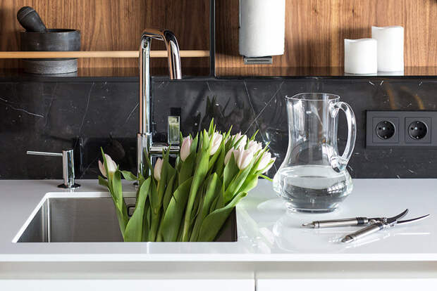 black-and-white-kitchen-3