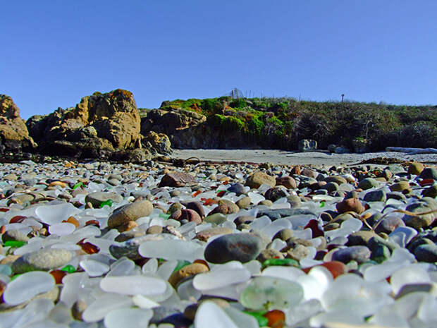 Стеклянный пляж — Форт-Брэгг, Калифорния  Glass Beach — Fort Bragg, California