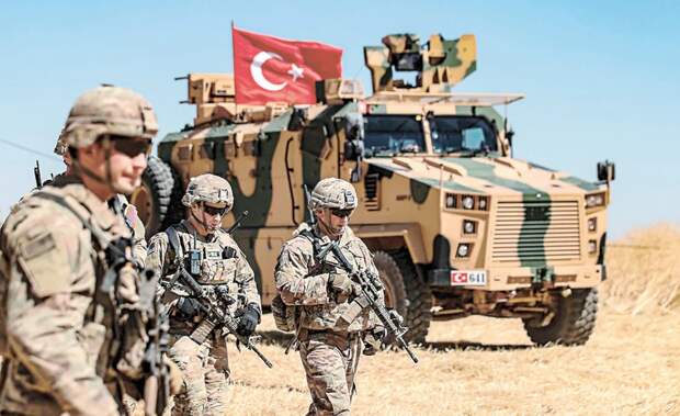 Турецкая армия в пограничных с Сирией районах. Этим бравым ребятам в Сирии везёт пока не очень. Но они стараются. Фото Анадолу