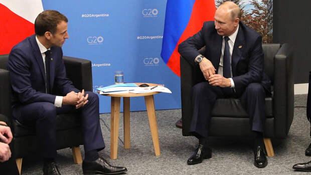 Переговоры Путина и Макрона продлились более 3,5 часов