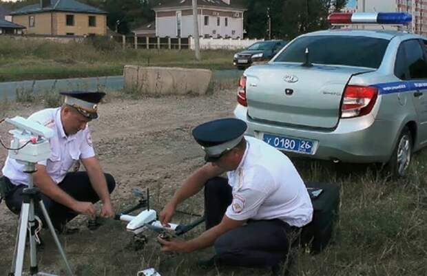 Теперь сотрудники ГИБДД следят за водителями на квадрокопторе! И не скроешься.