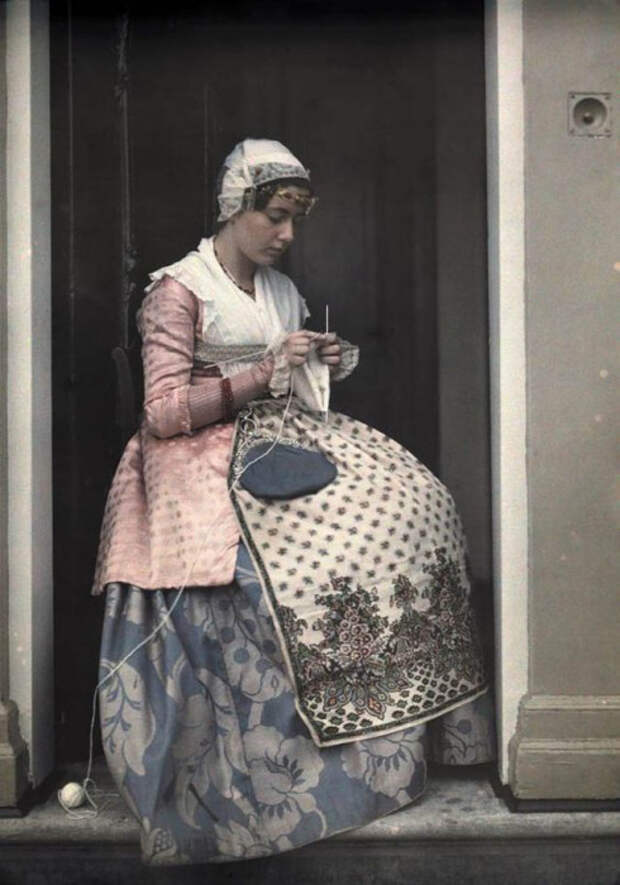 Женская мода: 15 ретро фотографий национальных платьев разных народностей начала ХХ века