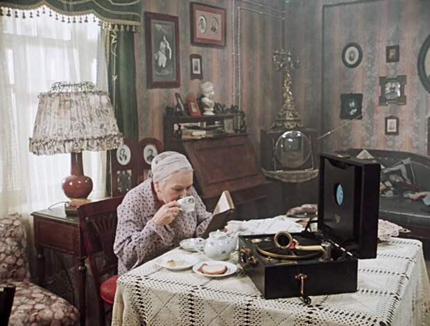 Кадр из фильма «Покровские ворота», режиссер Михаил Козаков, 1982 год.