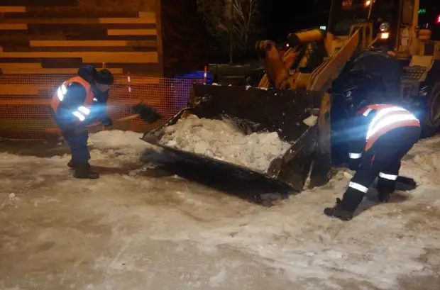 Коммунальщики убирают Тулу от снега круглосуточно – администрация