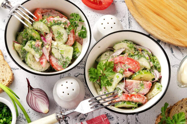 Роспотребнадзор рассказал о правилах пищевого поведения в праздники