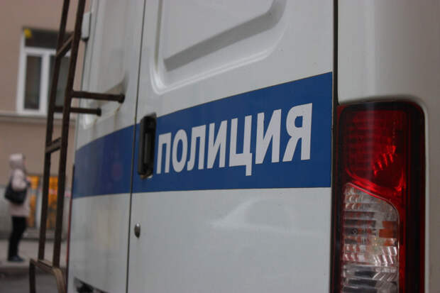 Наглый домушник выкурил две сигареты после кражи драгоценностей у пенсионерки в Колпино