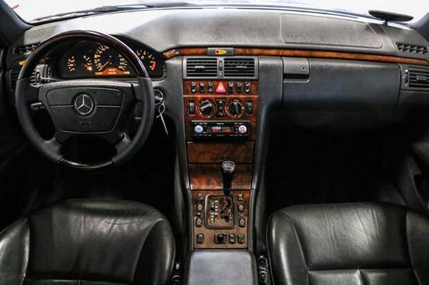 Пикап Mercedes-Benz E-Class на продажу (10 фото)
