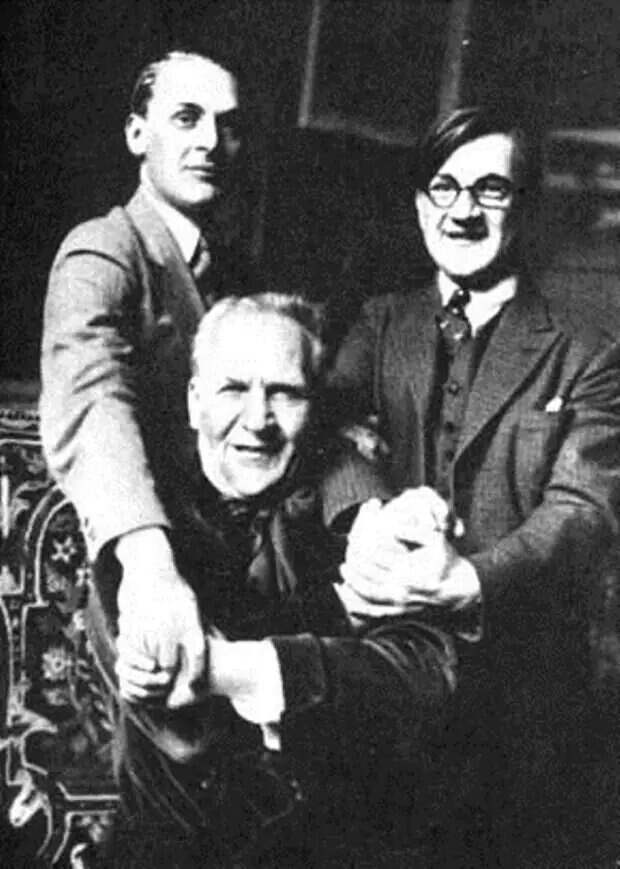Федор Иванович Шаляпин с сыновьями Борисом и Федором.