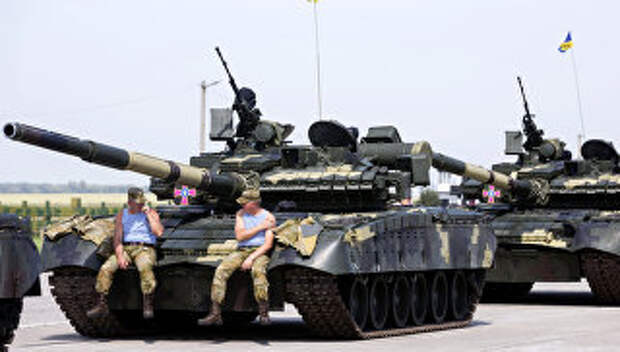 Украинская военная техника на аэродроме в Чугуево Харьковской области