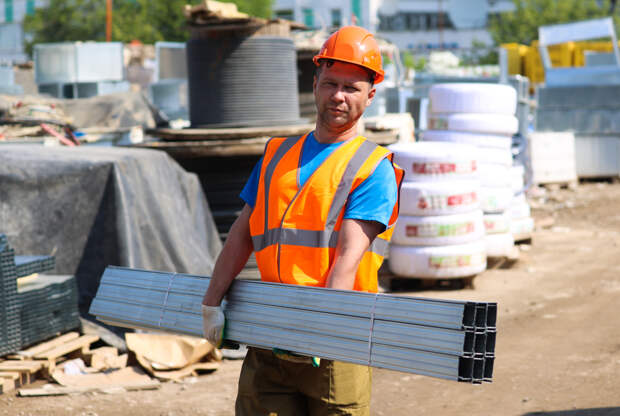 Официальные и душевные поздравления с Днем строителя в 2026 году: для родных и коллег, в стихах и прозе