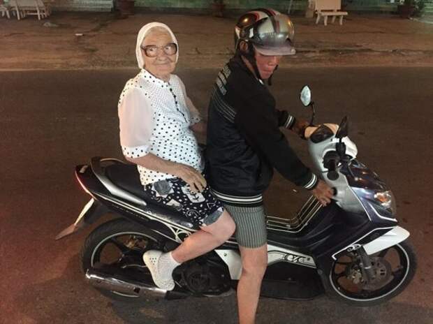 89-летняя бабушка путешествует по всему миру на свою российскую пенсию