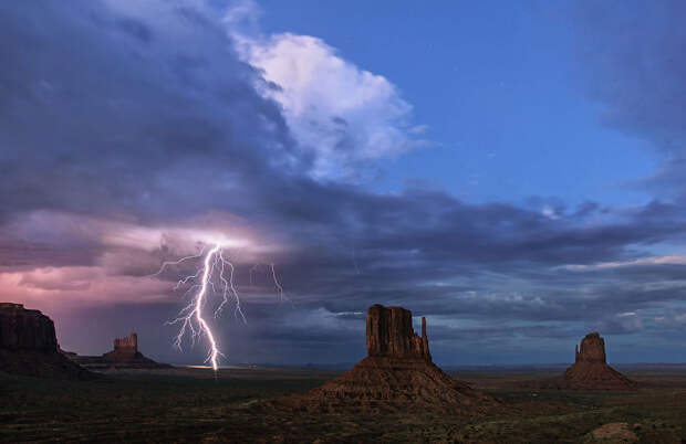 Настроение Долины Монументов Настроение Долины Монументов