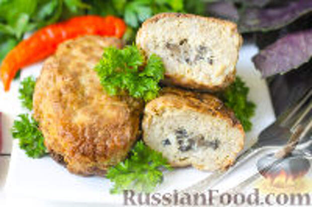 Фото к рецепту: Зразы с мясным фаршем, грибами и яйцом