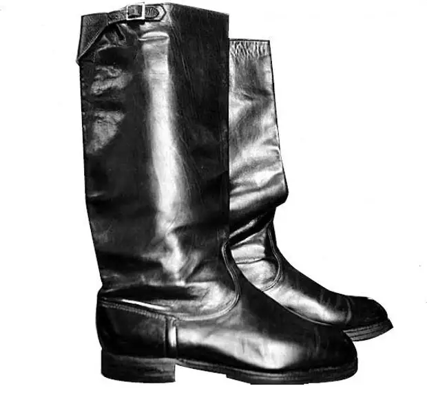 костюм с сапогами. кожаные ботиночки для куклы. шитьё обуви для собак. сапожник с сапогами. сапоги для куклы.